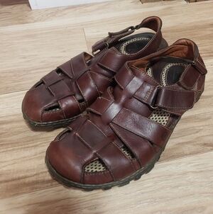 Mens Born Brown Leather Fisherman Sandals 10-10.5 Closed Toe Adjustable Straps